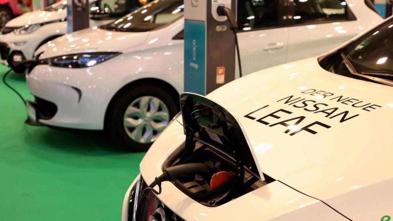 Pros and Cons of Electric Vehicles (EV) | Japanese Used Cars Blog What Are The Pros And Cons Of Electric Vehicles
